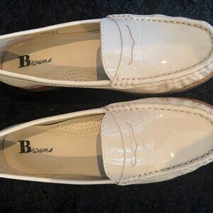 Almost new rose beige almond toe penny loafer Browns Size 7.